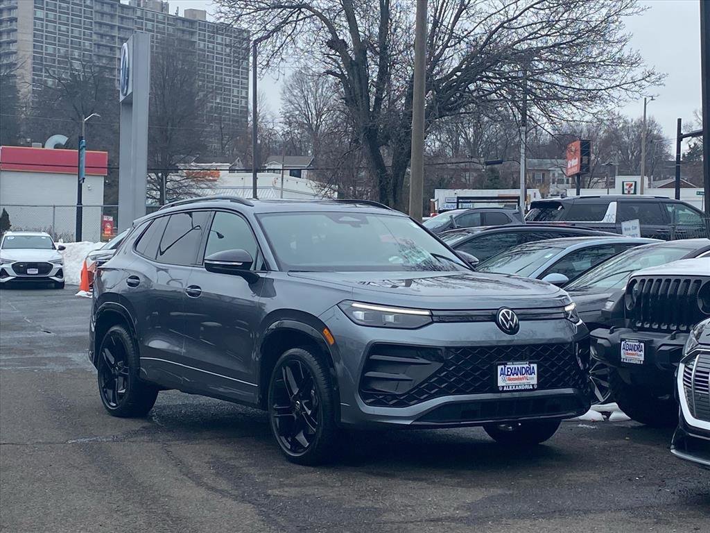 Used 2025 Volkswagen Tiguan SE R-Line video 1