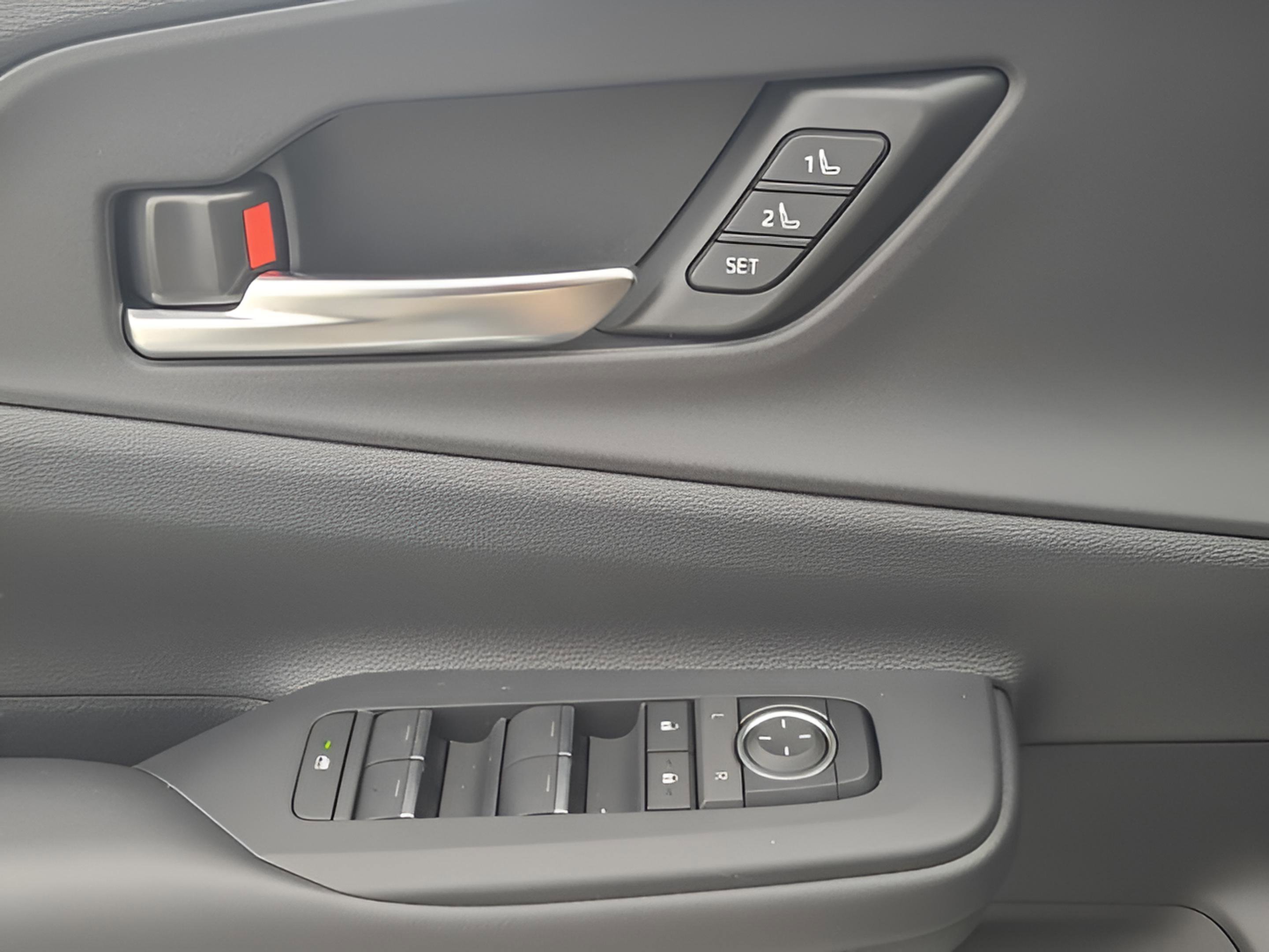 New 2026 Toyota Prius Plug-In Hybrid FWD image 25