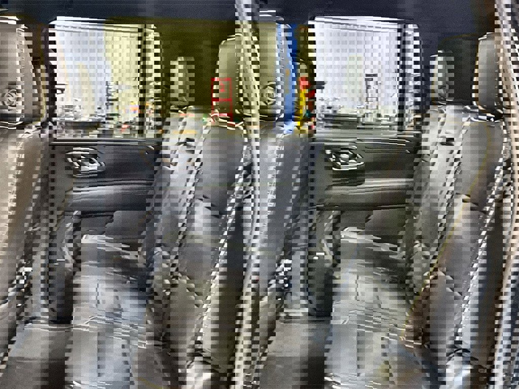 Used 2024 GMC Yukon XL SLT image 25