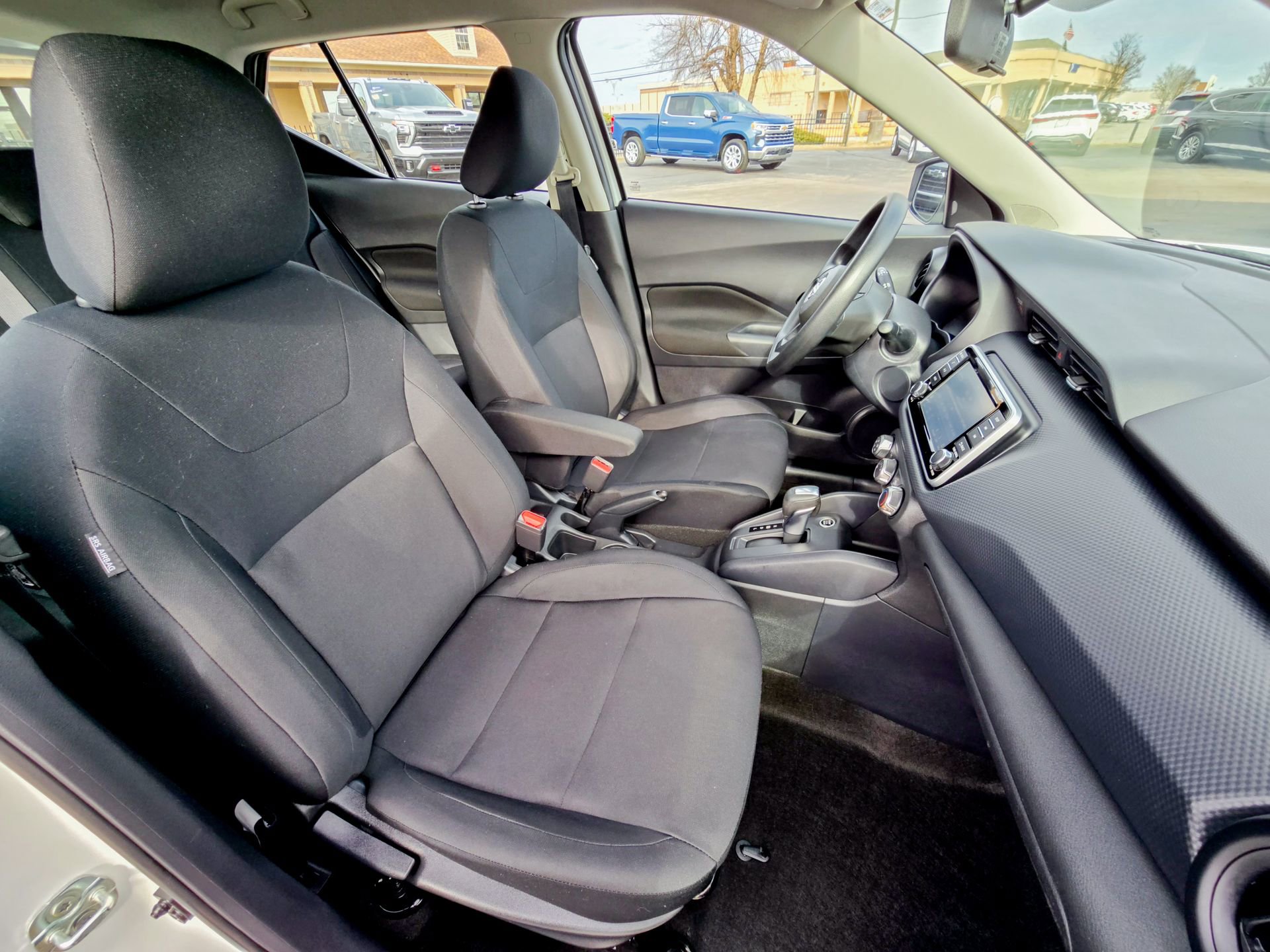 Used 2024 Nissan Kicks S image 31