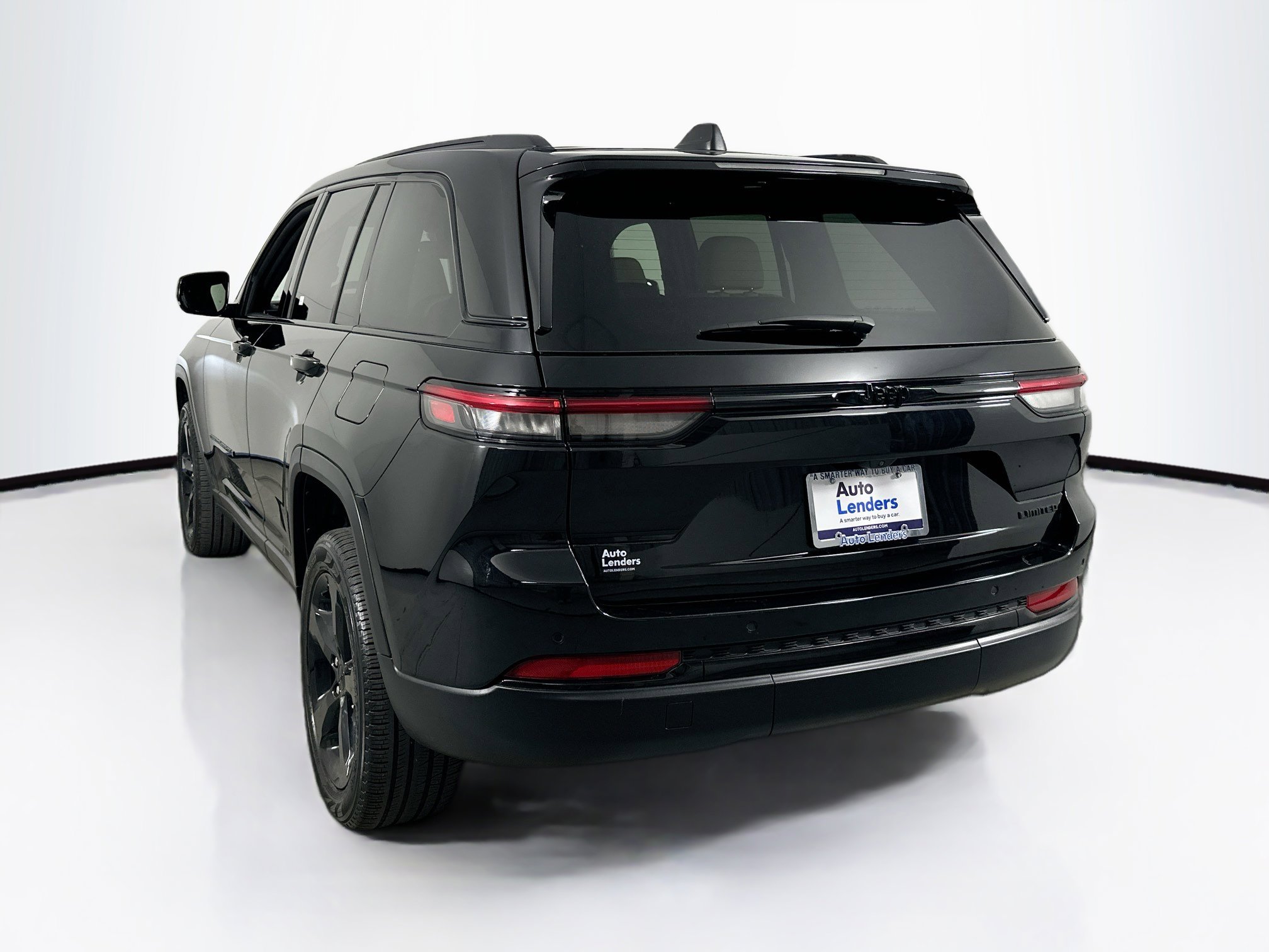 Used 2023 Jeep Grand Cherokee Limited w/ Black Appearance Package image 7