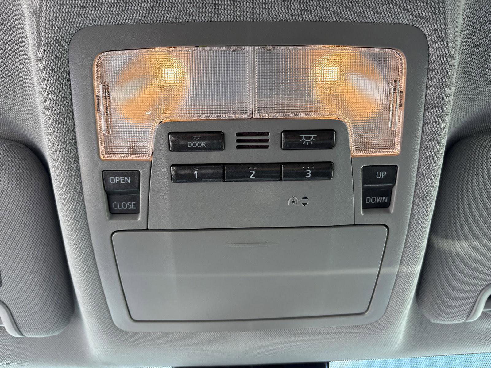 Used 2019 Toyota Highlander XLE image 17