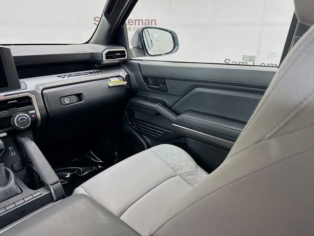 Used 2025 Toyota Tacoma SR5 AWD/4WD image 22