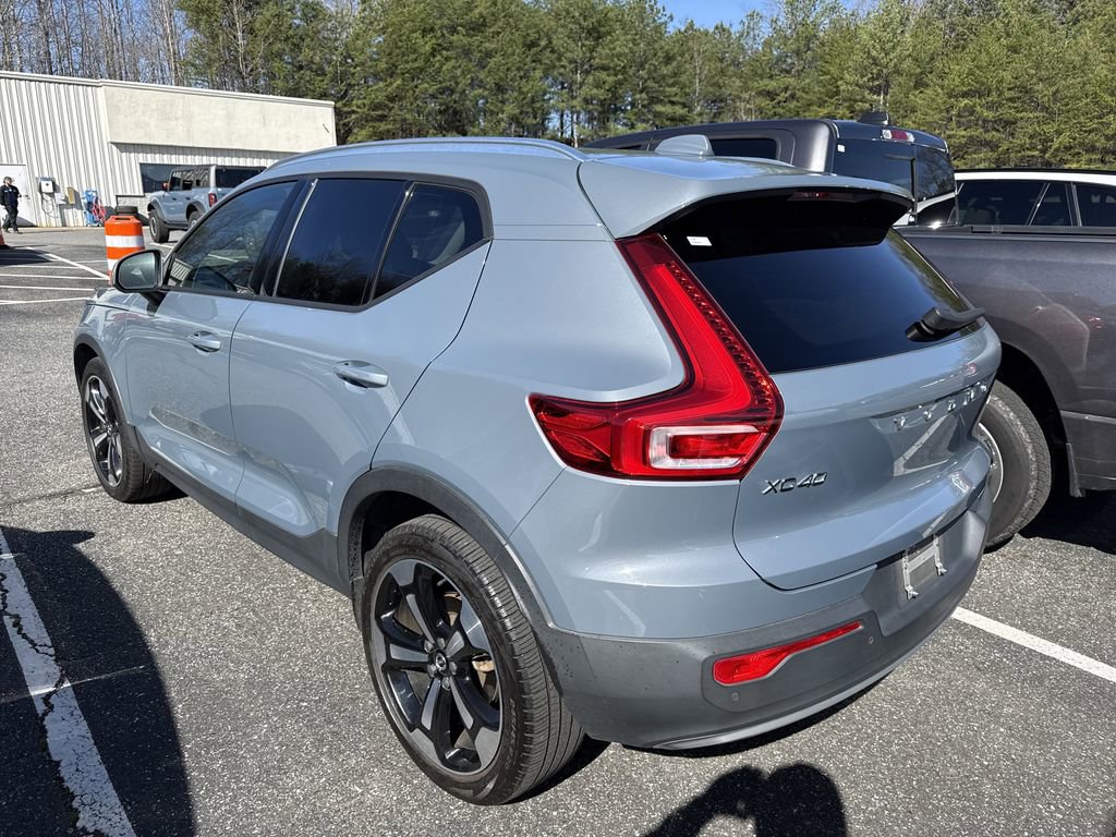 Used 2021 Volvo XC40 T5 Momentum w/ Premium Package image 10