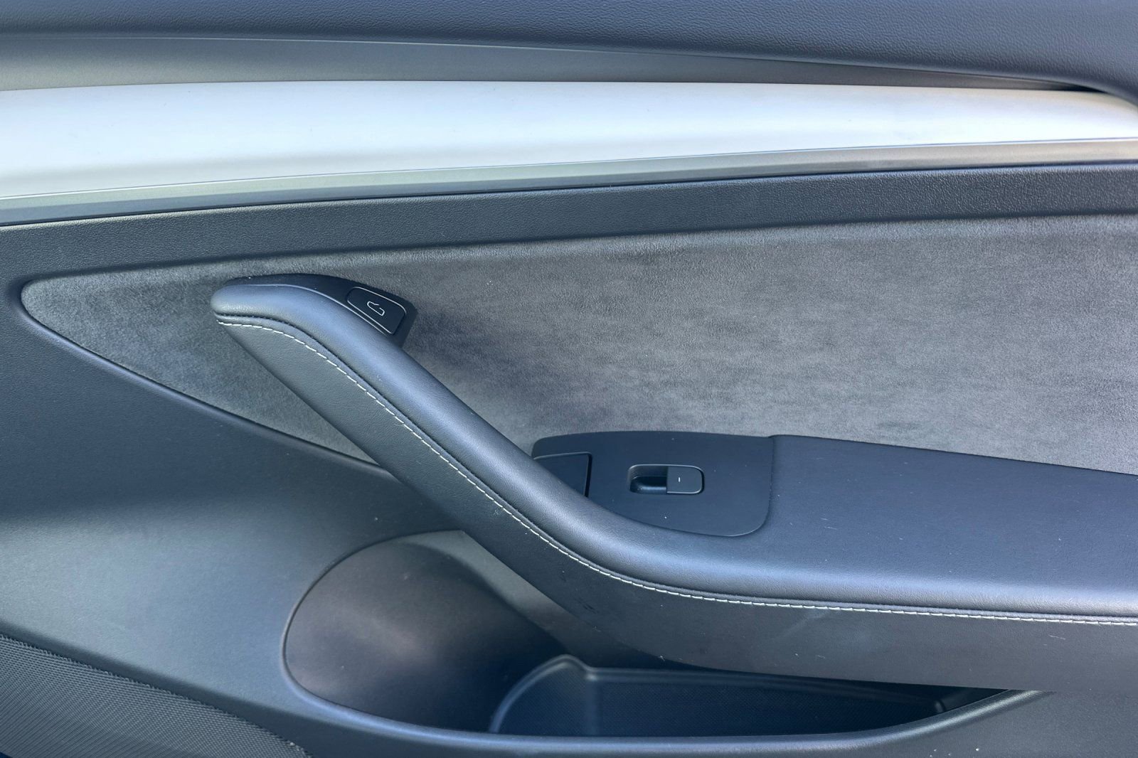 Used 2023 Tesla Model 3 Standard Range image 19