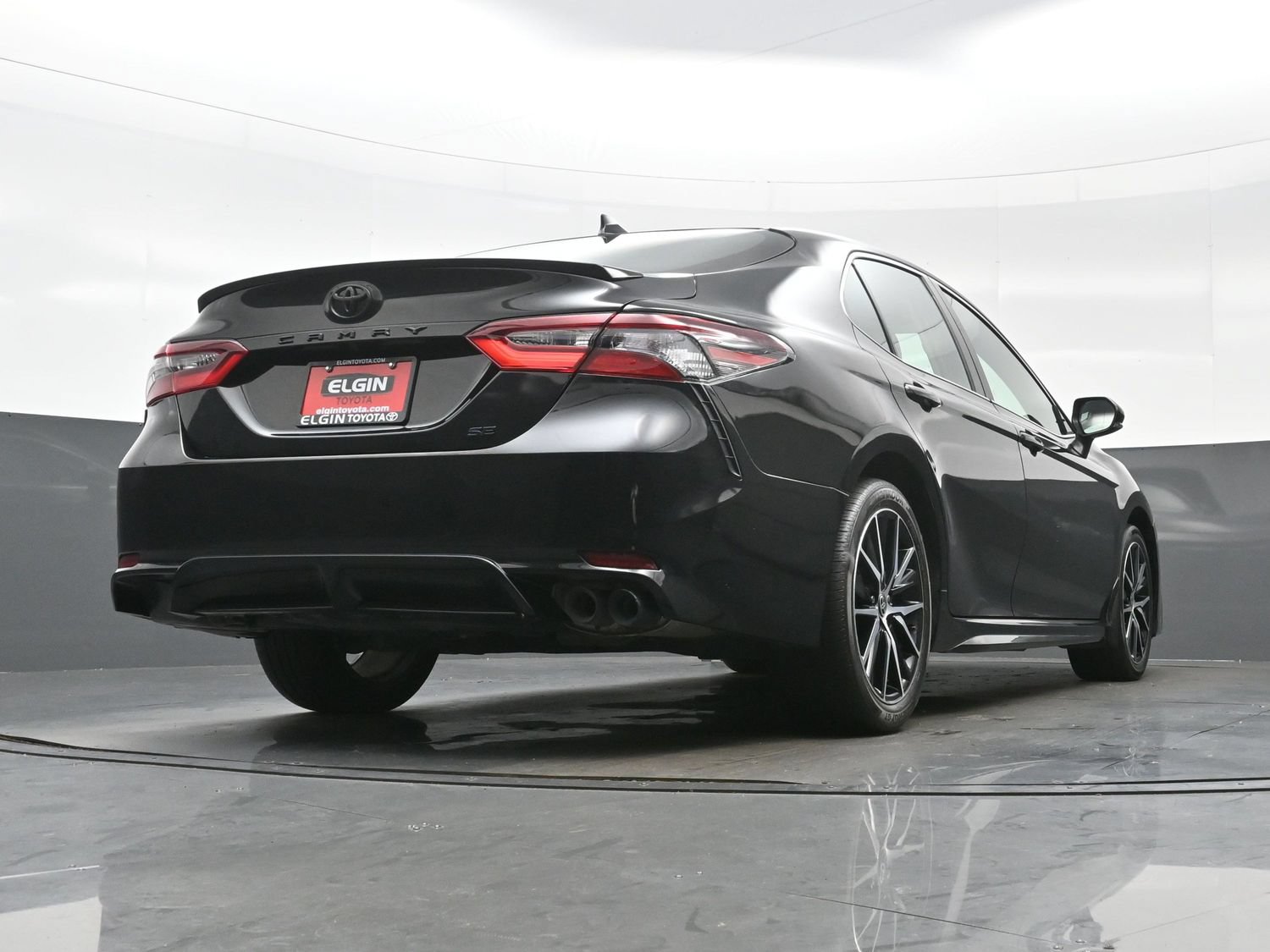 Used 2024 Toyota Camry SE FWD image 30