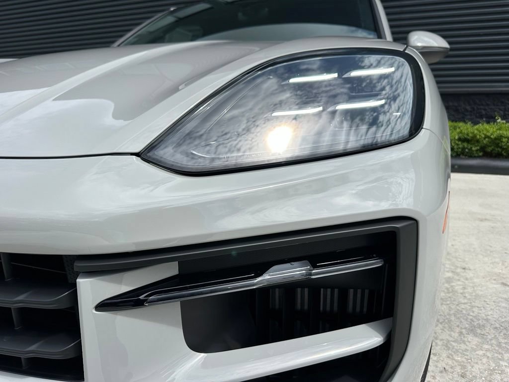 Used 2026 Porsche Cayenne S AWD/4WD image 9