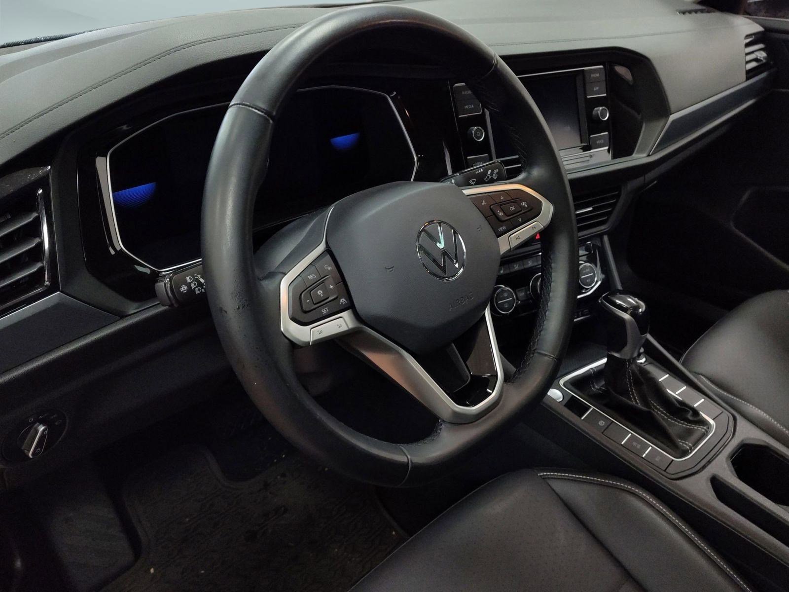 Used 2022 Volkswagen Jetta SE image 4