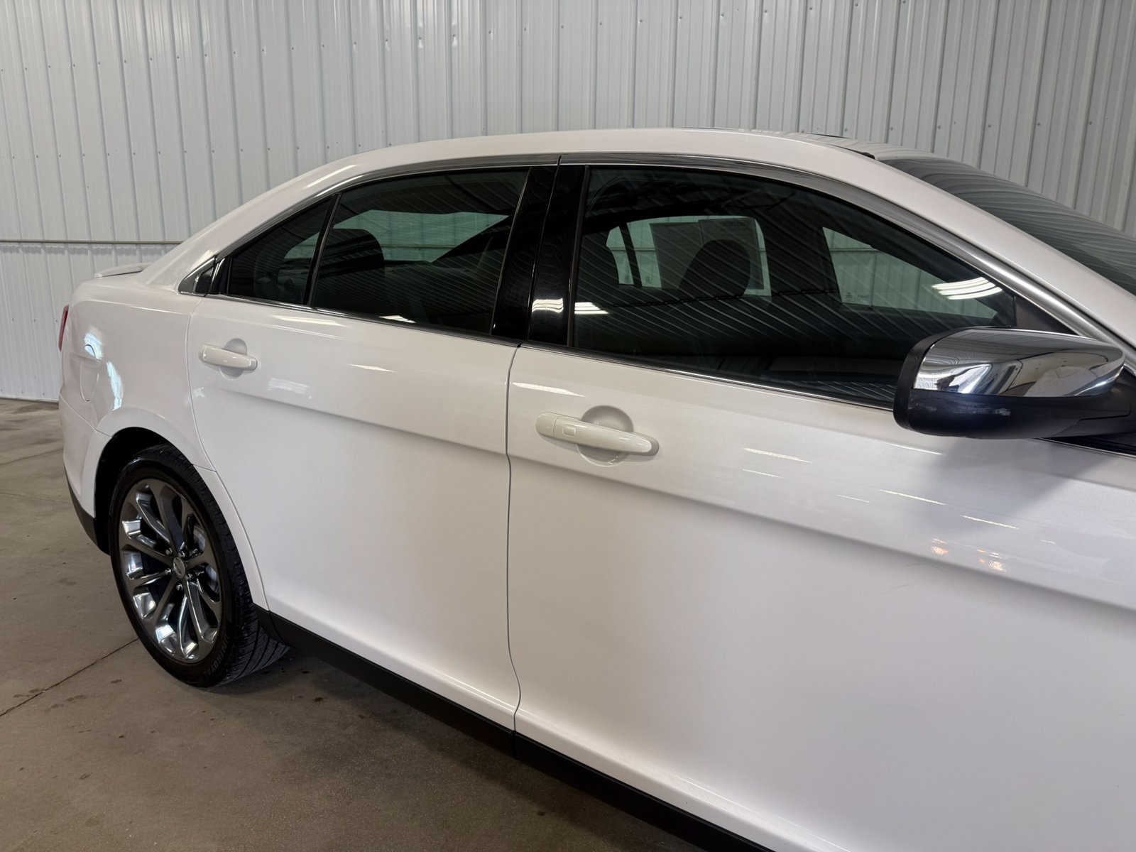 Used 2013 Ford Taurus Limited FWD image 12