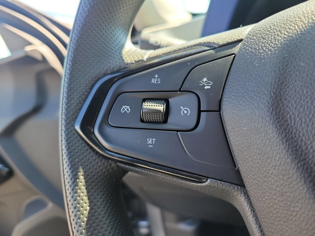 Used 2025 Chevrolet Trax LT FWD image 27