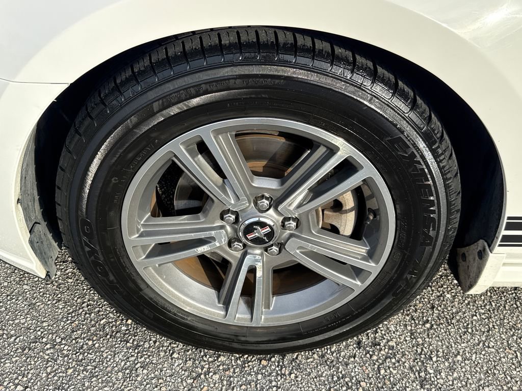 Used 2013 Ford Mustang Premium image 12