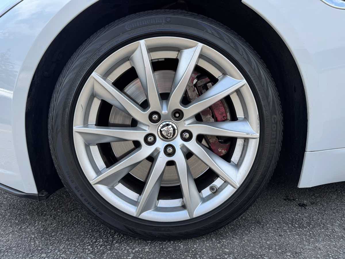 Used 2018 Jaguar F-TYPE Coupe RWD image 9