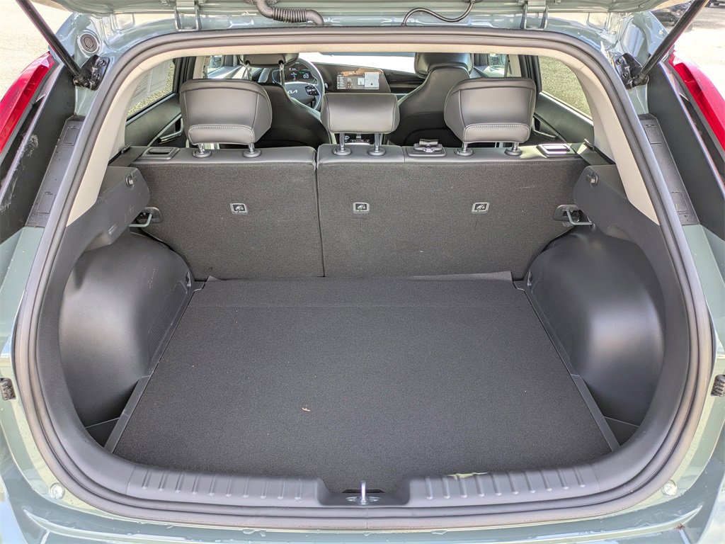 Used 2025 Kia Niro EX image 13