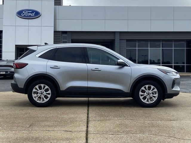 Used 2023 Ford Escape Active w/ Tech Pack #2 AWD/4WD image 2