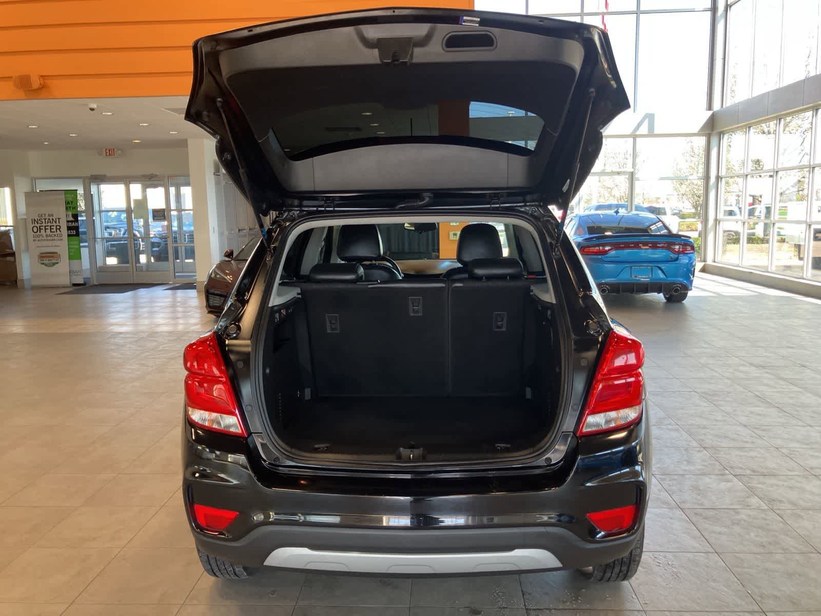 Used 2019 Chevrolet Trax LT w/ LT Convenience Package AWD/4WD image 24