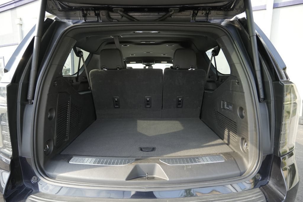 Used 2025 Chevrolet Suburban Premier AWD/4WD image 15