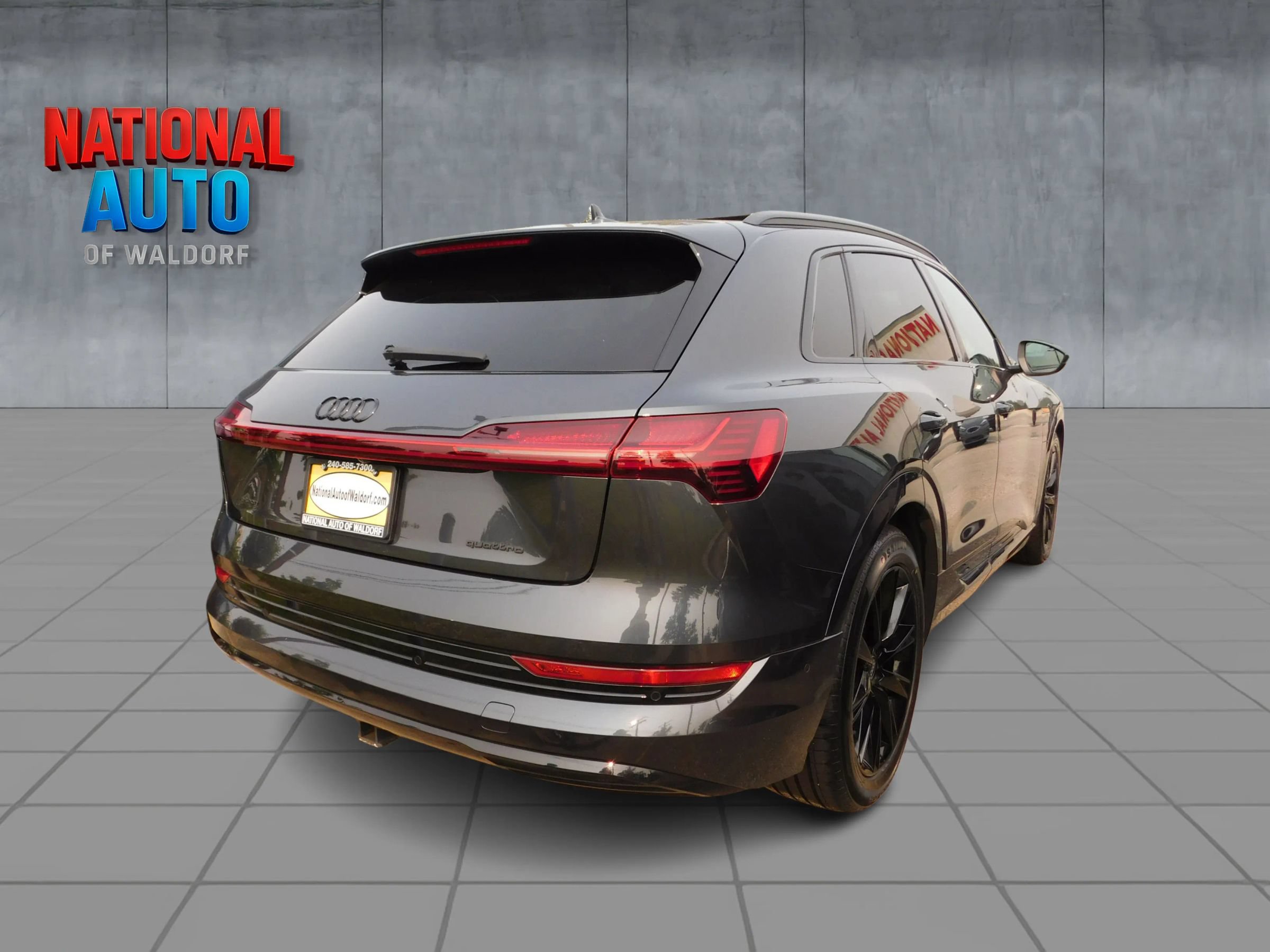 Used 2021 Audi e-tron Premium w/ Convenience Plus Package AWD/4WD image 4
