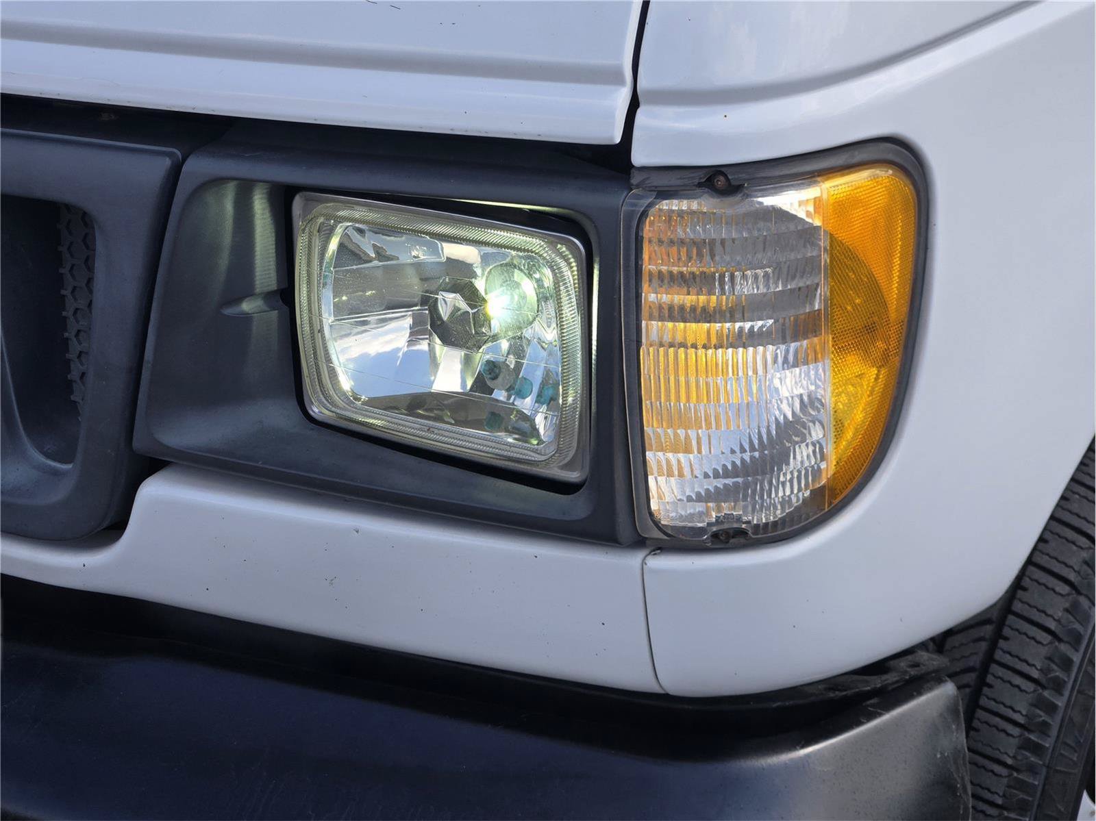 Used 2003 Ford E-350 and Econoline 350 Super Duty RWD image 10