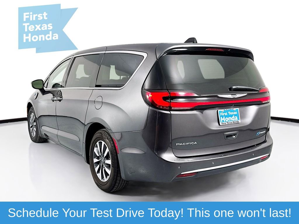 Used 2023 Chrysler Pacifica Touring-L image 5