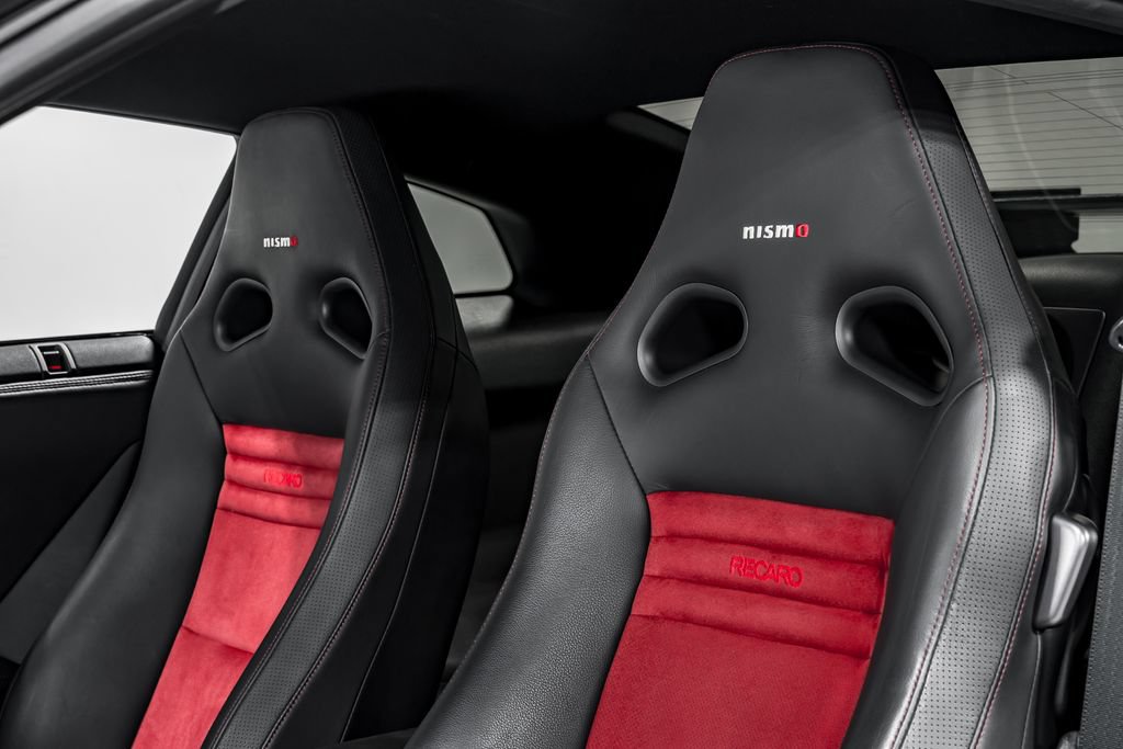 Used 2016 Nissan GT-R NISMO AWD/4WD image 17