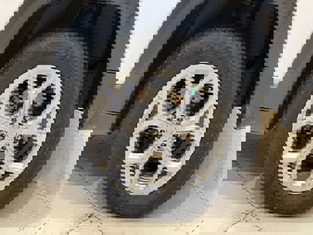 Used 2024 Jeep Compass Latitude image 13