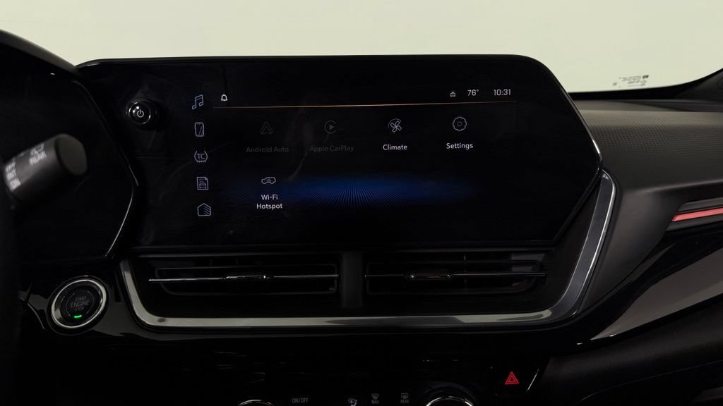 Used 2024 Chevrolet Trax RS w/ Sunroof Package FWD image 18