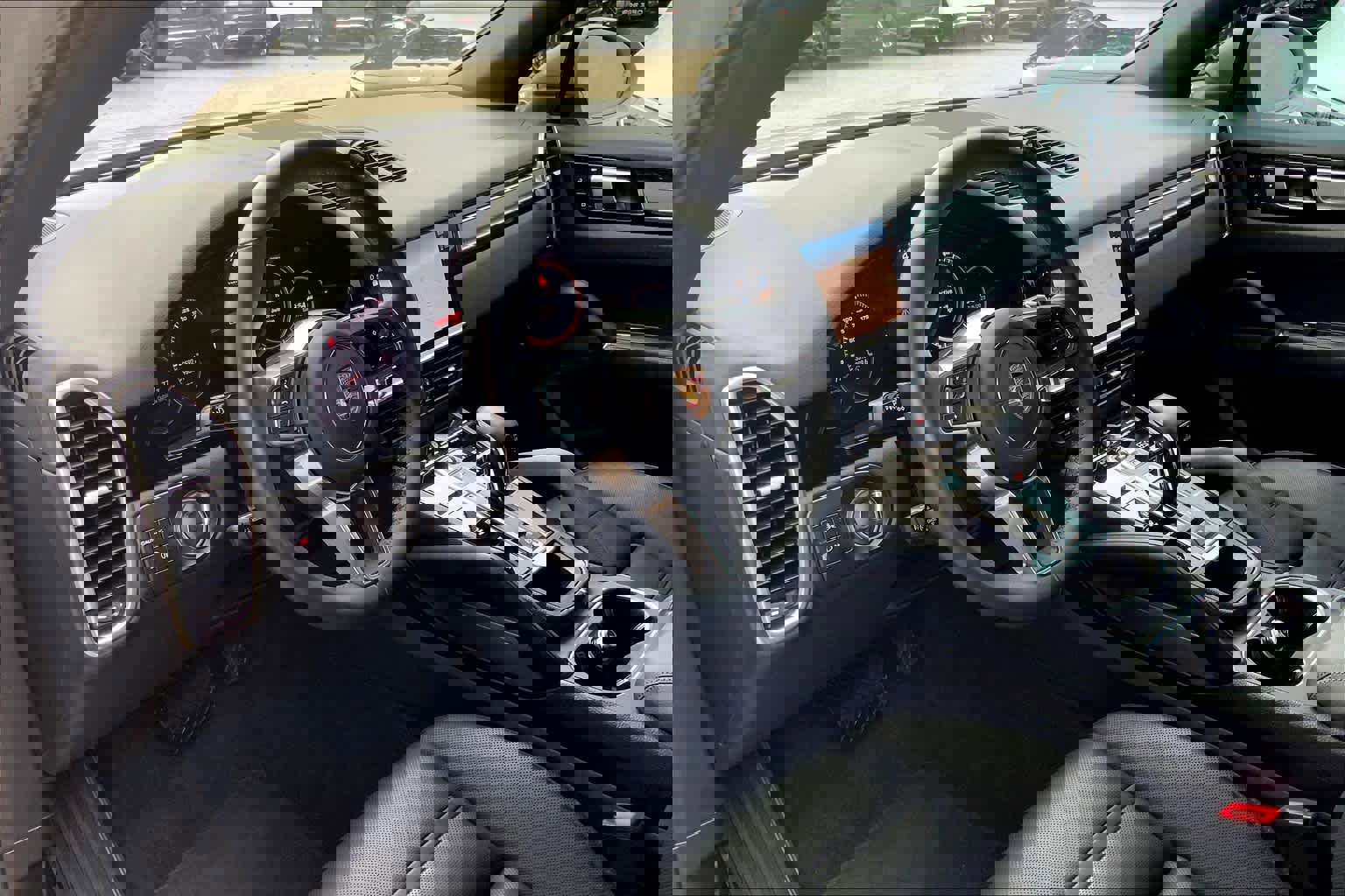 Used 2022 Porsche Cayenne Platinum Edition image 16