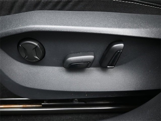 Certified 2023 Volkswagen Taos SE image 33