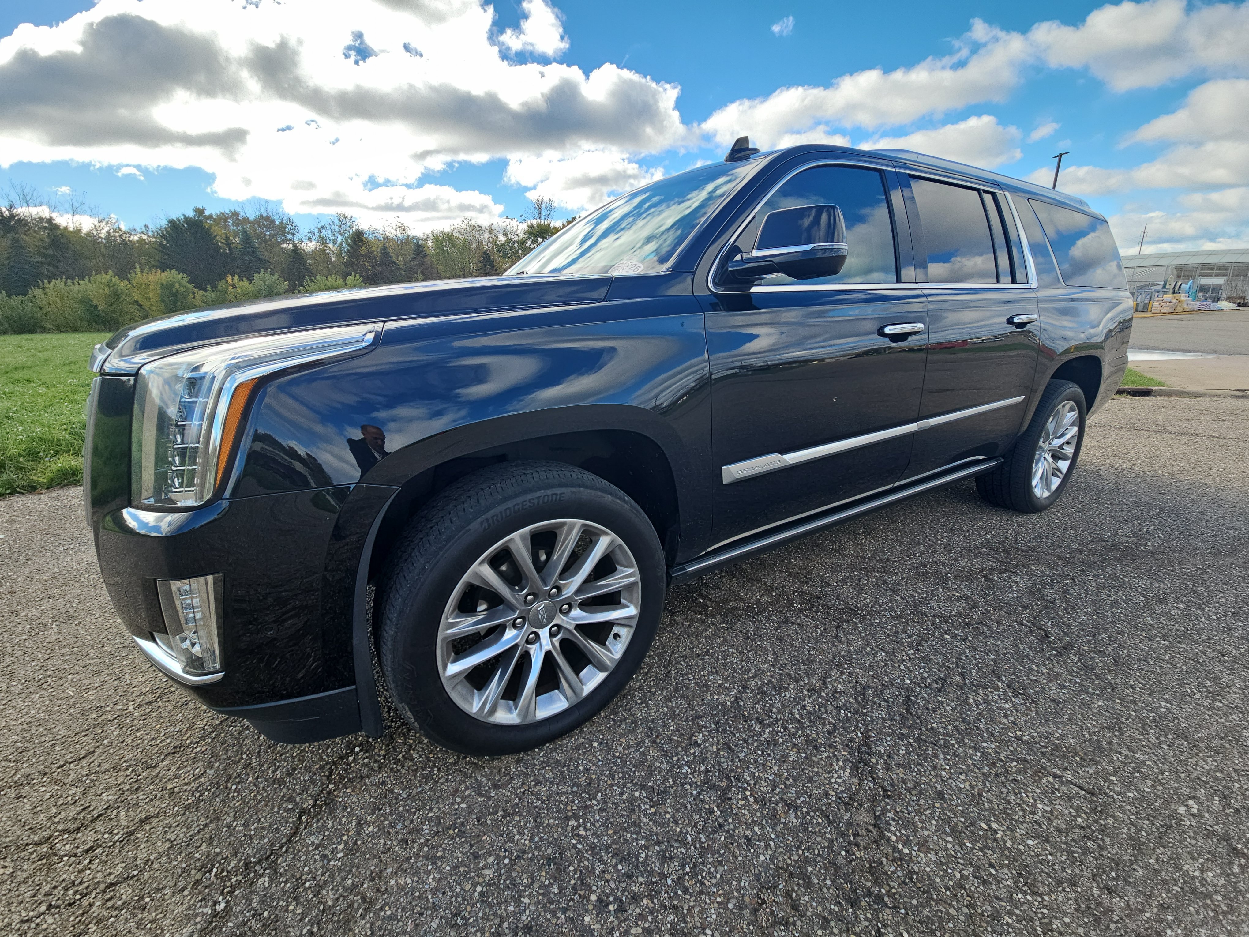 Used 2019 Cadillac Escalade ESV Premium Luxury AWD/4WD image 10
