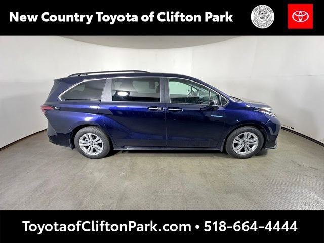 Used 2023 Toyota Sienna XSE w/ XSE Plus Package AWD/4WD image 2