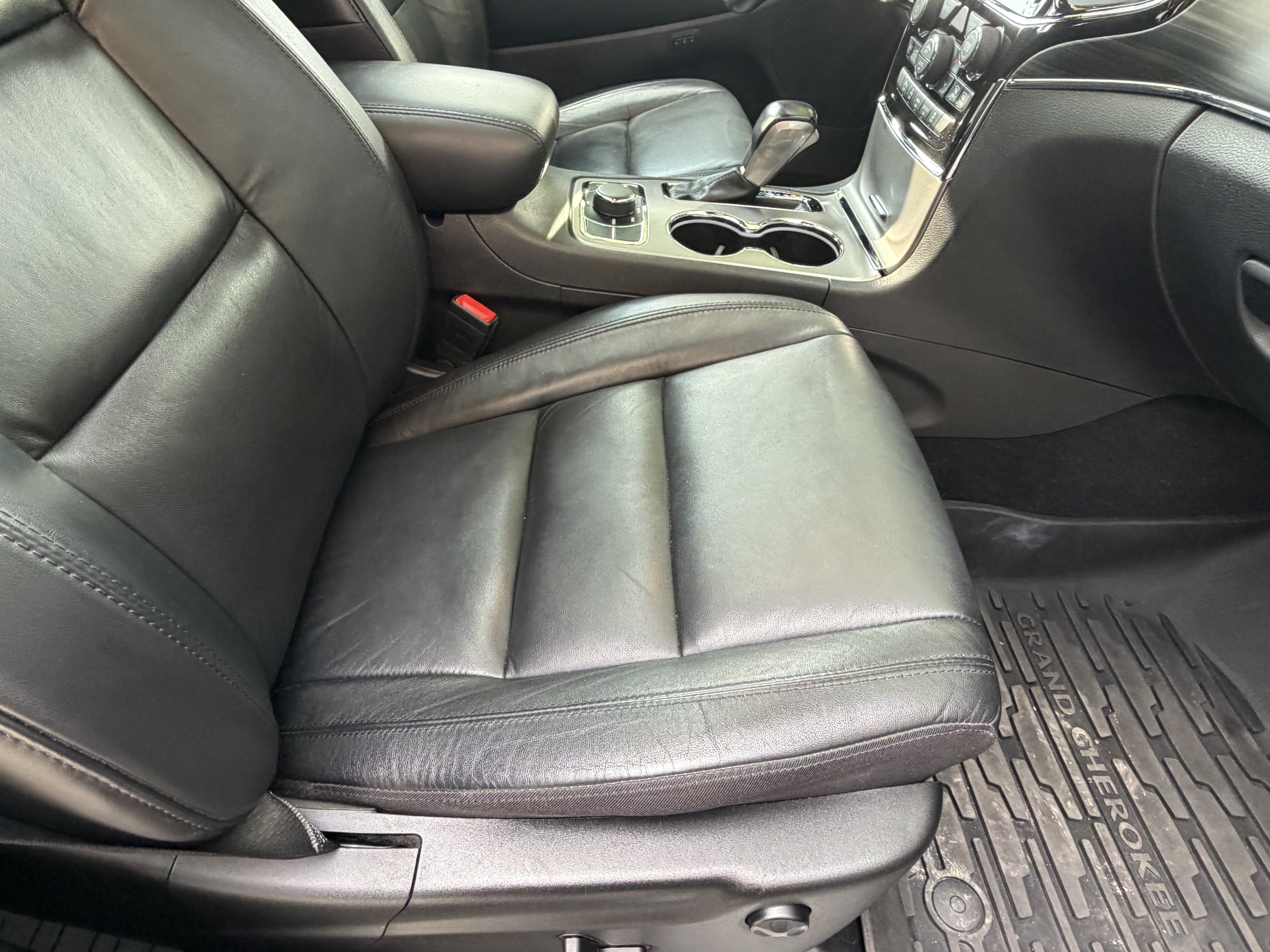 Used 2021 Jeep Grand Cherokee Limited w/ Premium Lighting Group AWD/4WD image 45