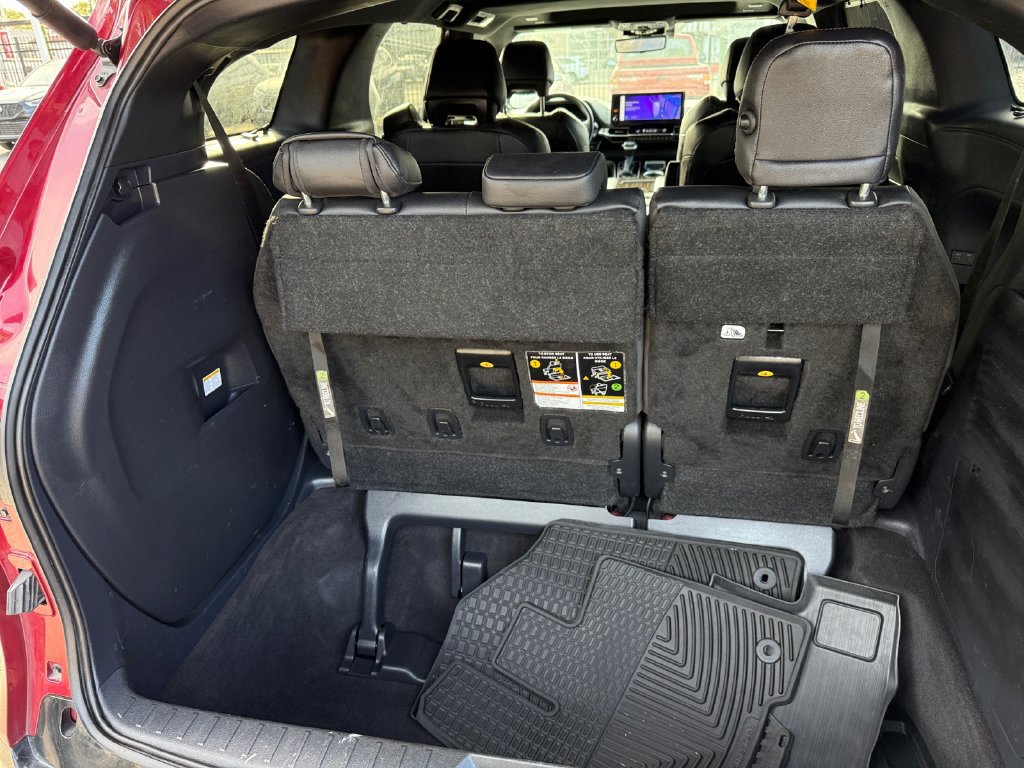 Used 2025 Toyota Sienna Platinum AWD/4WD image 27