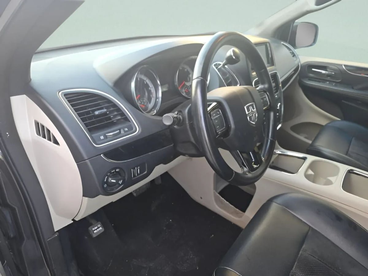 Used 2017 Dodge Grand Caravan SXT FWD image 31