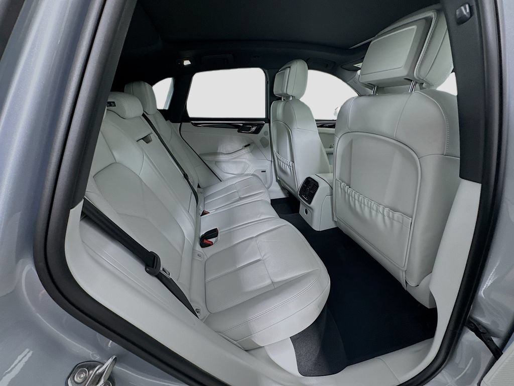 New 2025 Porsche Macan AWD/4WD image 29