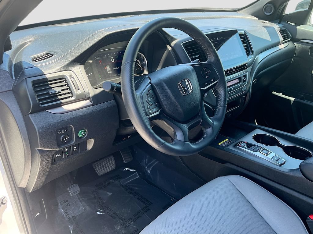 Used 2025 Honda Passport EX-L image 9