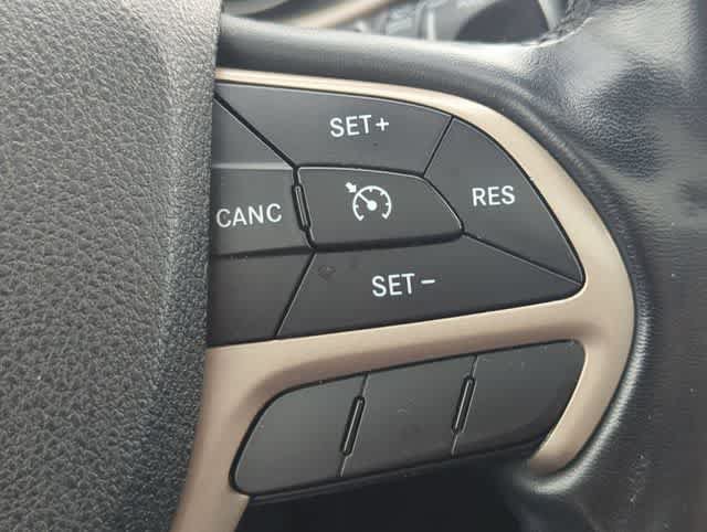 Used 2016 Jeep Cherokee Limited w/ Luxury Group AWD/4WD image 26