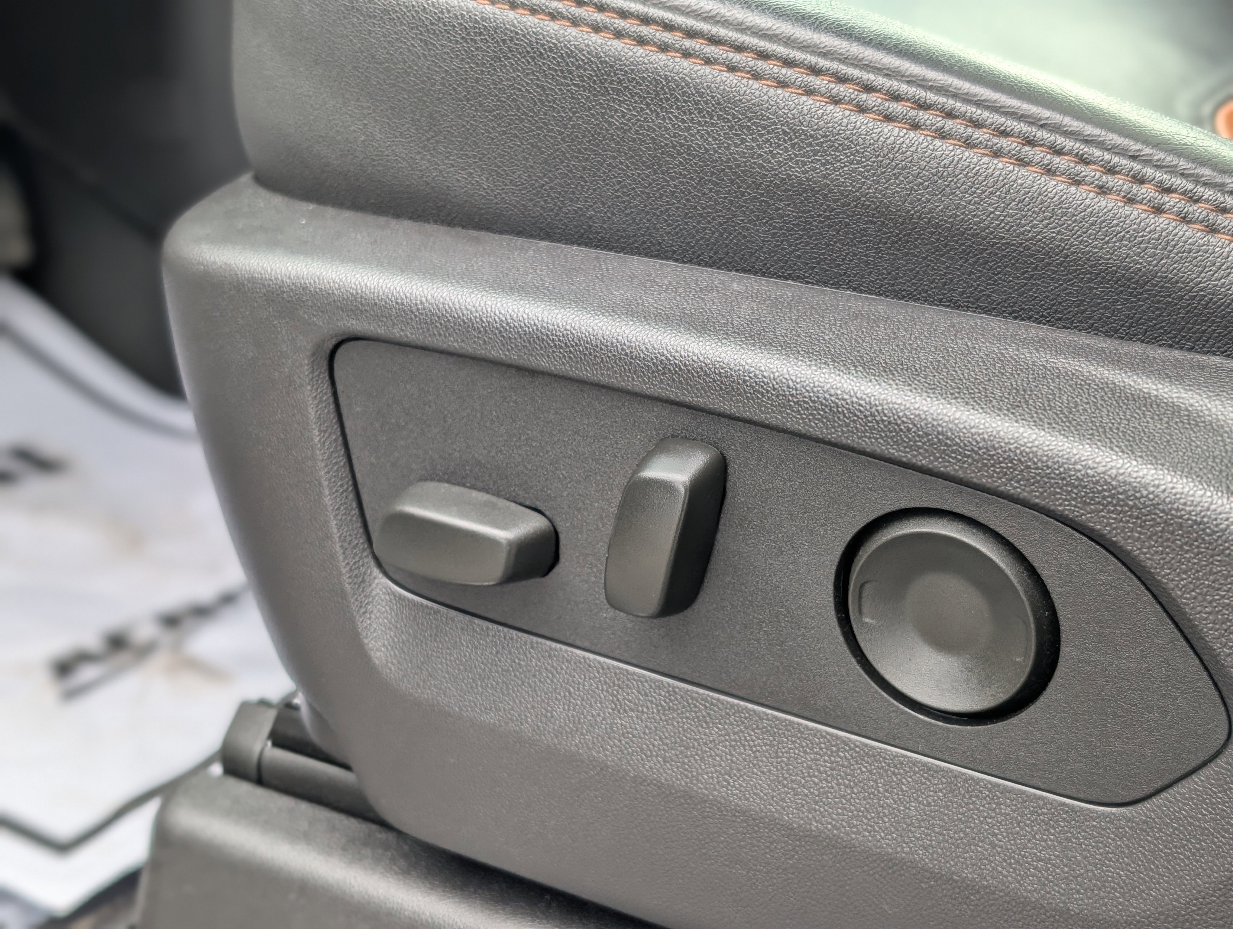 Used 2025 GMC Sierra 2500 AT4 w/ AT4 Premium Plus Package image 39