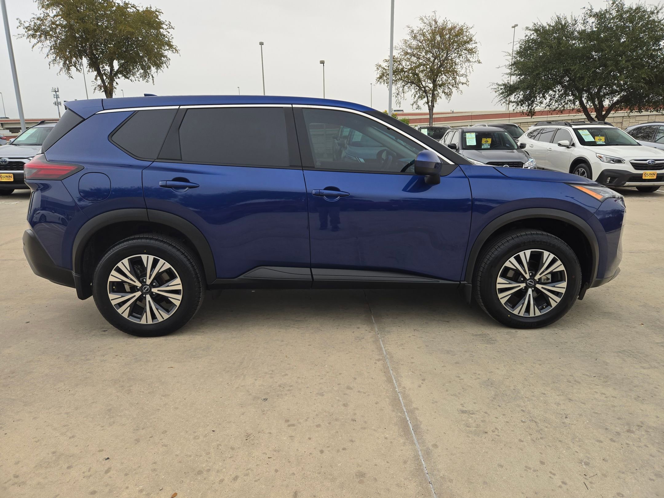 Used 2023 Nissan Rogue SV image 8