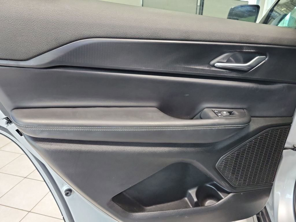 Used 2024 Jeep Grand Cherokee L Laredo AWD/4WD image 25