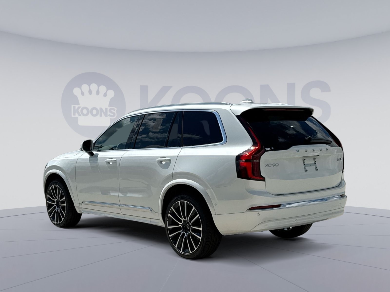 New 2026 Volvo XC90 B6 Plus w/ Protection Package Premier AWD/4WD image 4