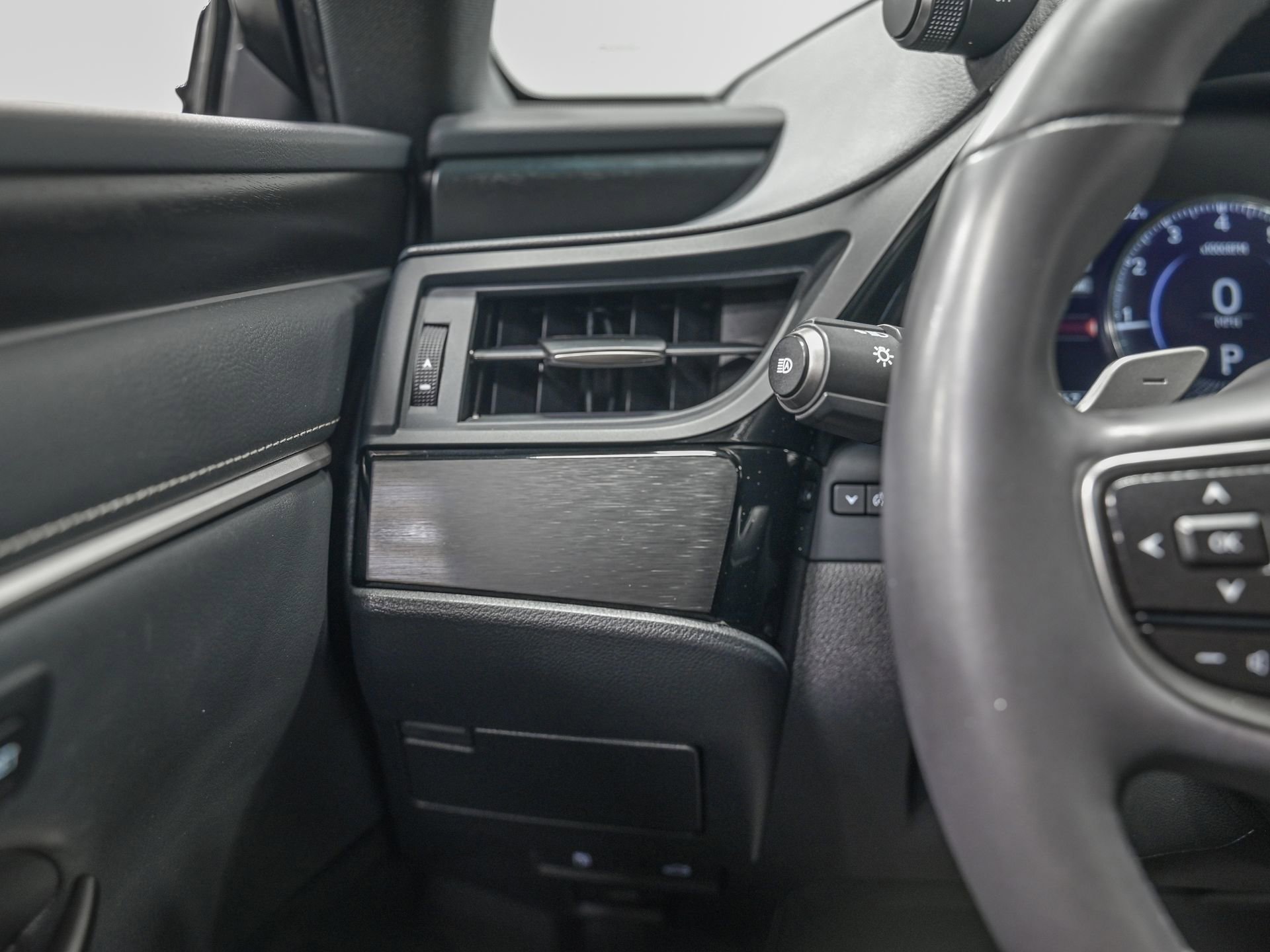 Used 2023 Lexus ES 250 w/ Premium Package image 16