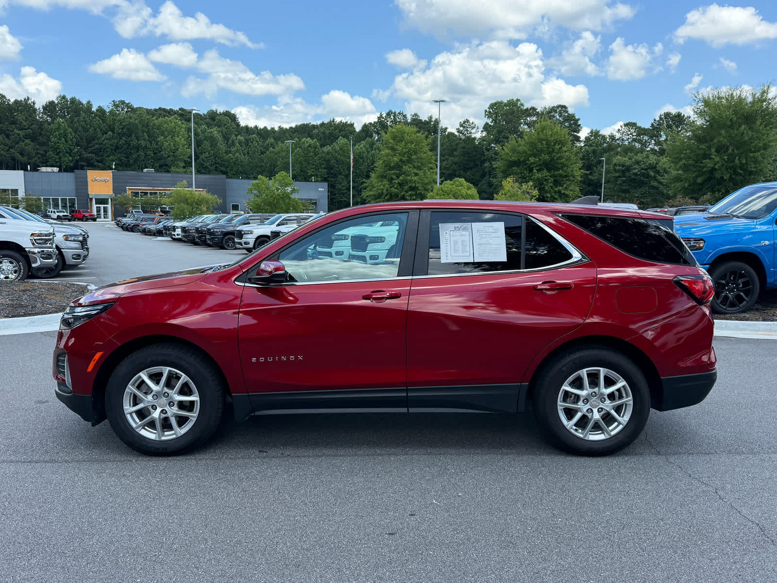 Used 2024 Chevrolet Equinox LT FWD image 2