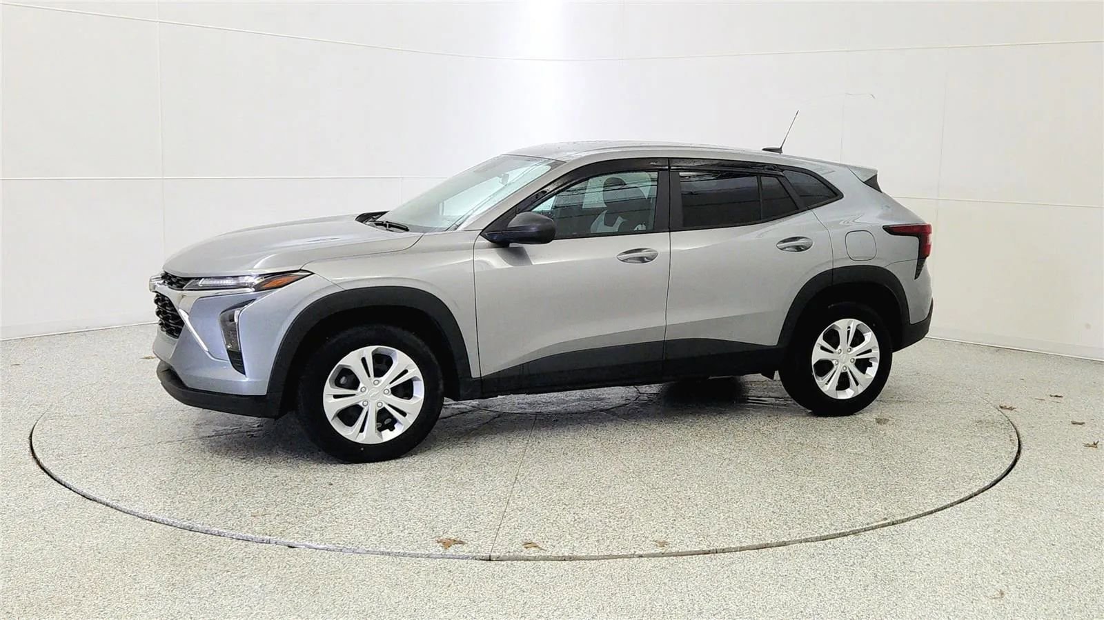 Used 2025 Chevrolet Trax LS w/ Driver Confidence Package FWD image 4