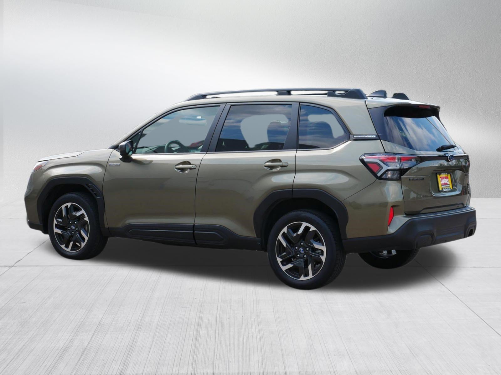 Used 2025 Subaru Forester Premium AWD/4WD image 5