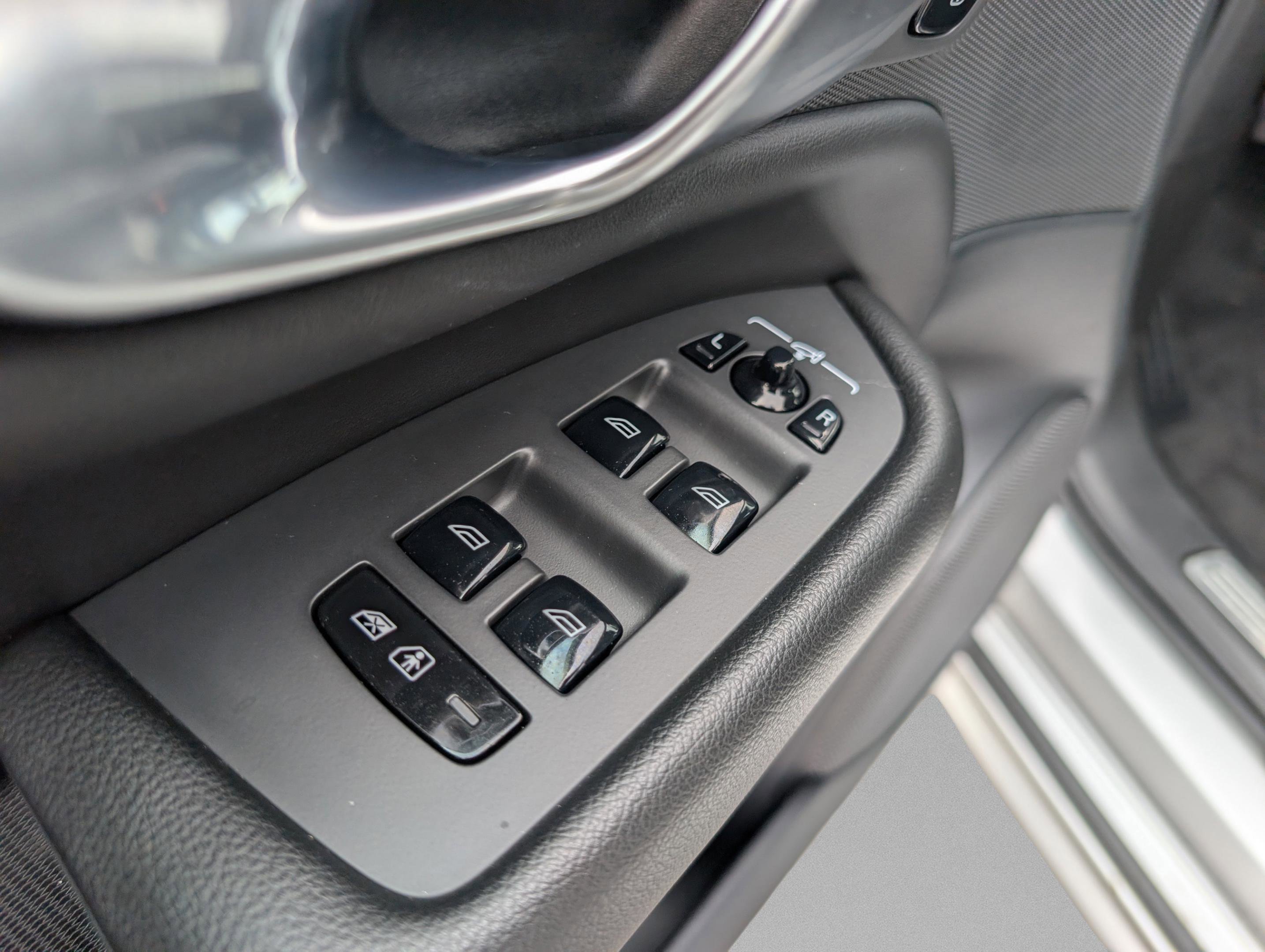 Used 2022 Volvo XC90 T5 Momentum image 34