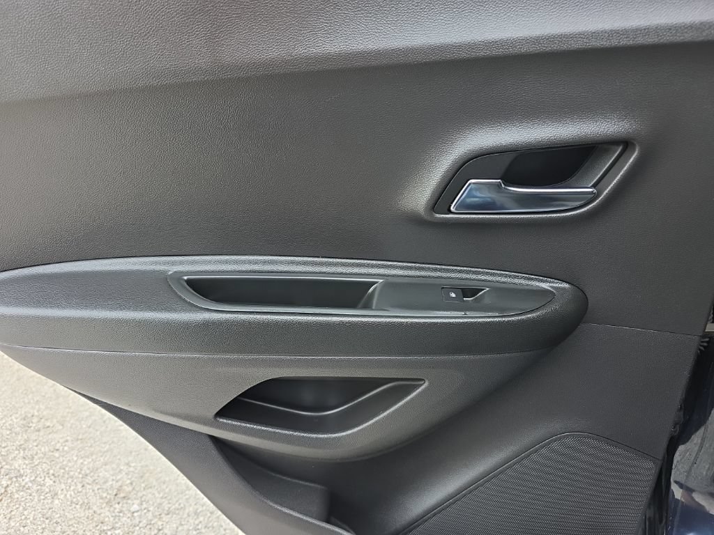 Used 2018 Chevrolet Trax LT AWD/4WD image 19