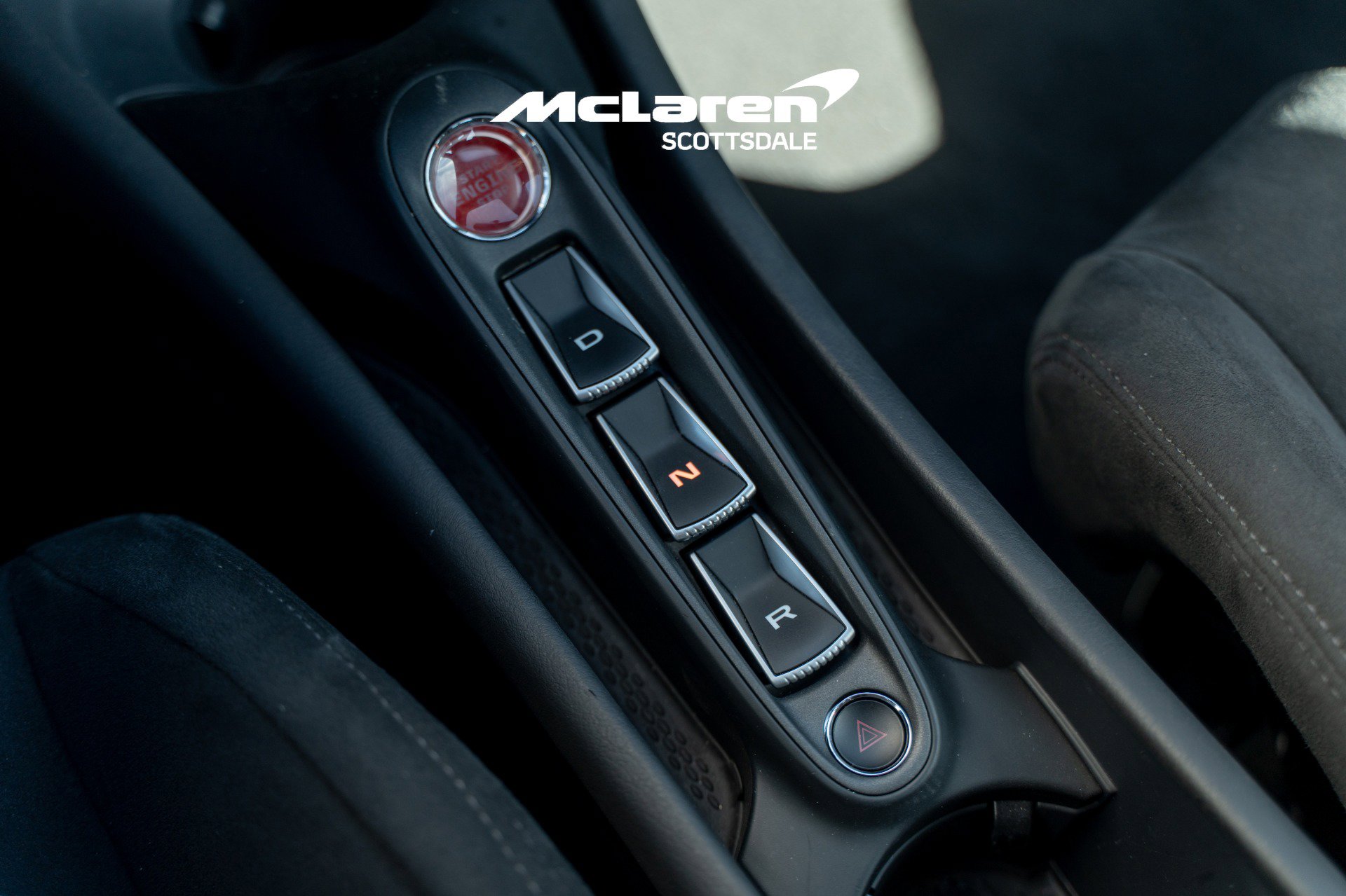 Used 2024 McLaren Artura image 27