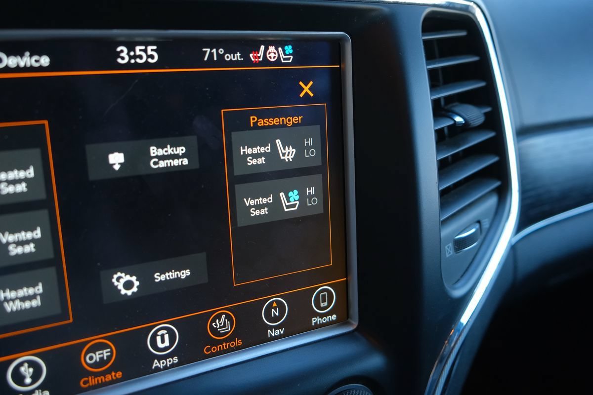 Used 2018 Jeep Grand Cherokee Summit w/ Skid Plate Group AWD/4WD image 24