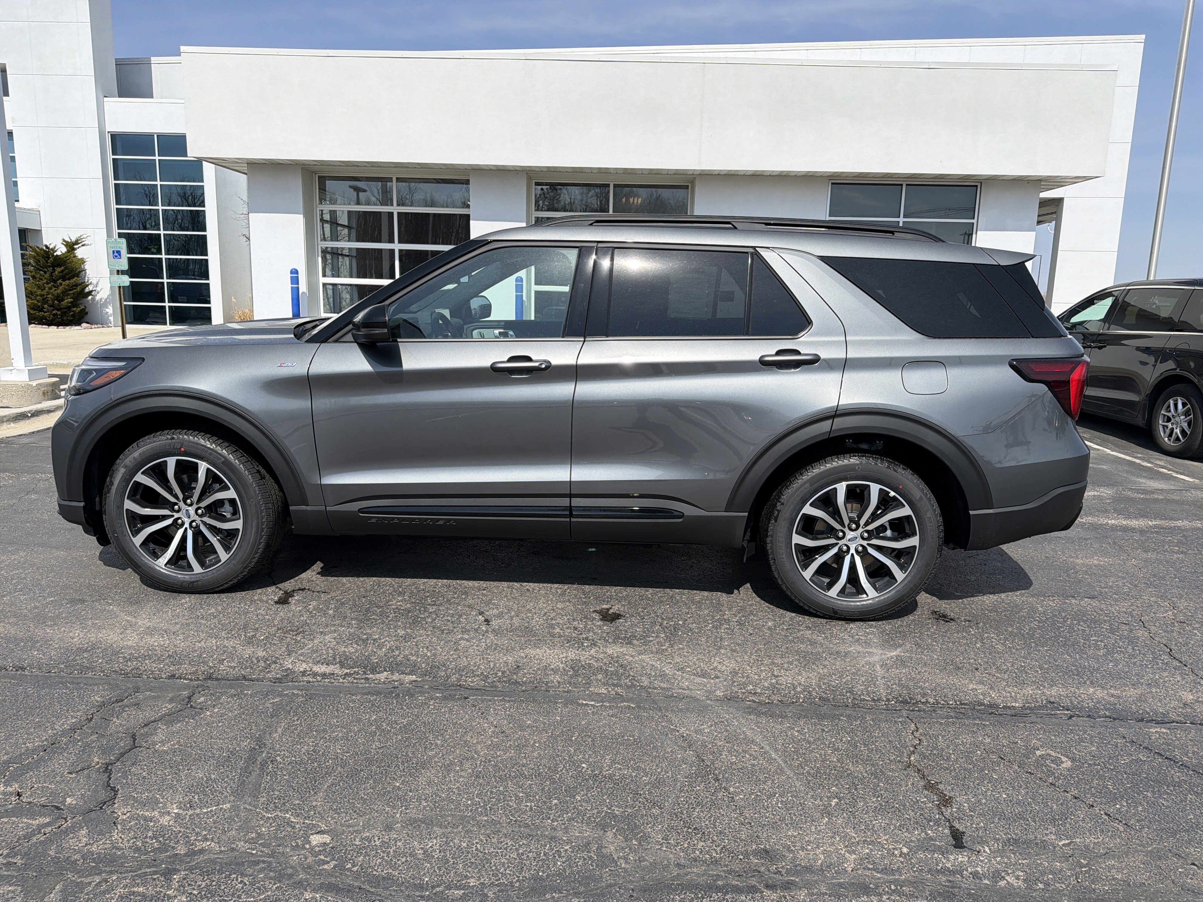 New 2026 Ford Explorer ST-Line image 8