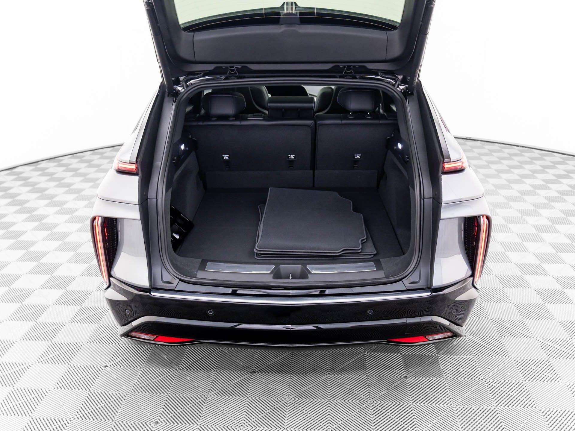 New 2025 Cadillac Lyriq Luxury image 26